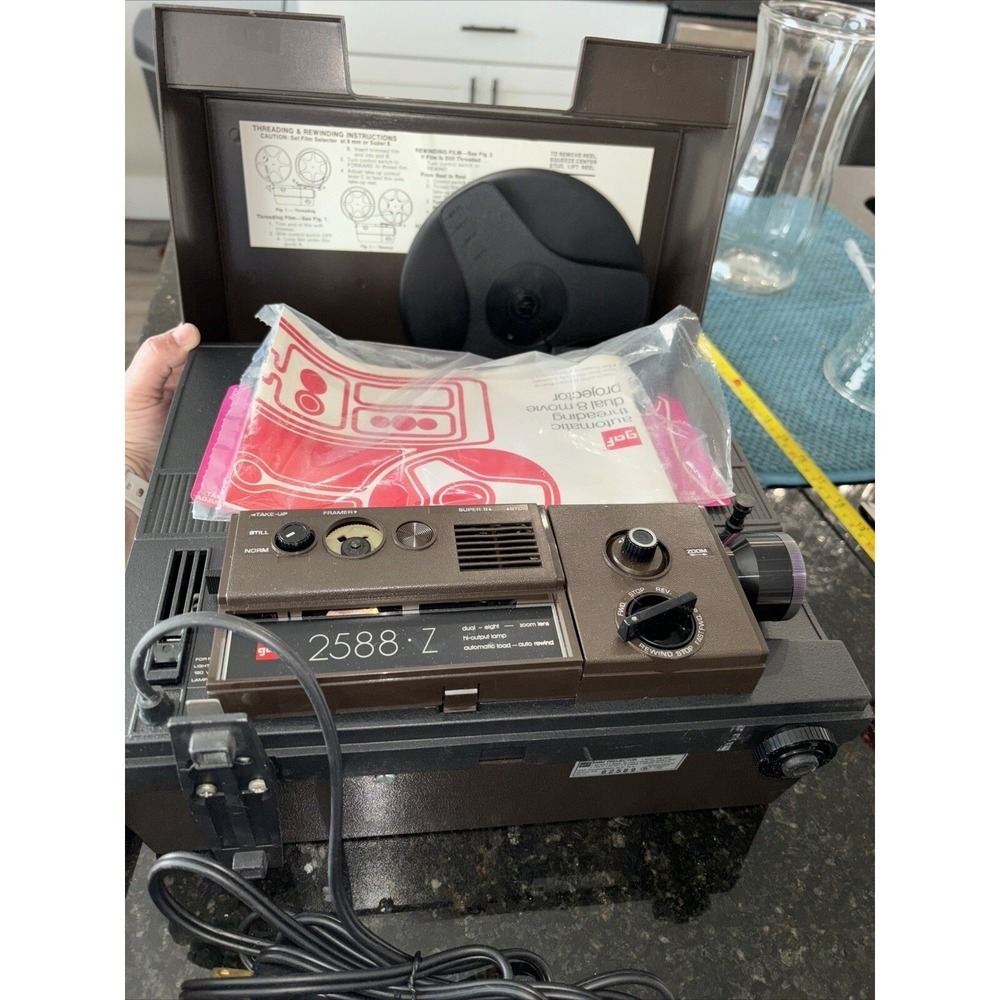 Vintage GAF 2588Z 8MM Movie Film Projector Model #438-M5Z COLLECTIBLE GRADE!